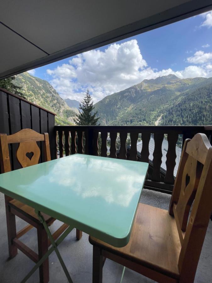 Superbe Au Pied Des Oeufs *